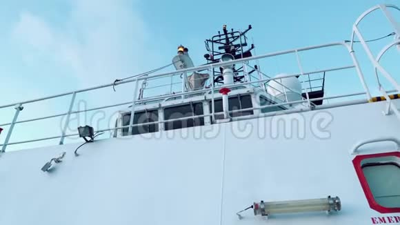工作期间近海osvahts或psv船的上层结构视频的预览图