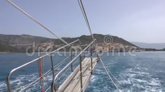 游艇舷梯游轮痕迹视频的预览图