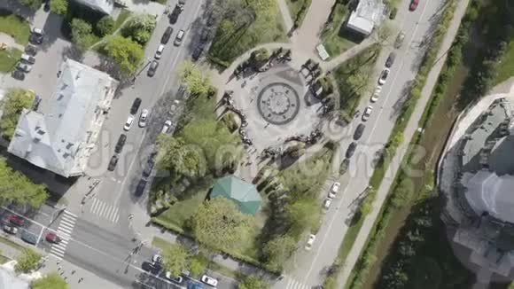 夏日城市广场上的喷泉视频的预览图