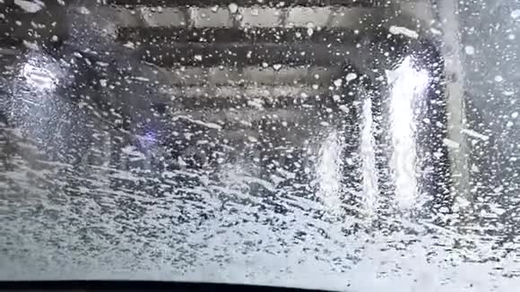 龙门洗车从车上看用洗发水空气处理车身视频的预览图