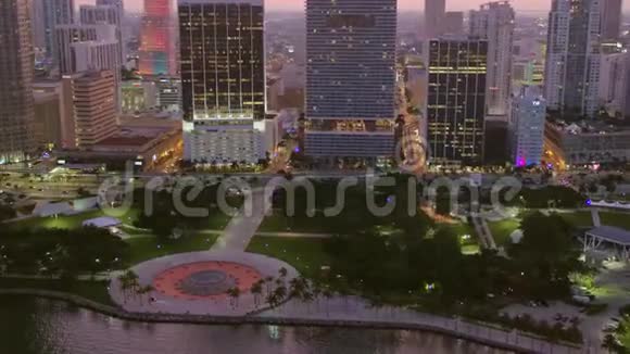 迈阿密市中心海滨公园的空中视频时间为4k60p视频的预览图