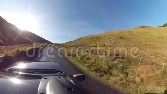在爱尔兰多尼加尔县驾驶格兰杰什山口公路视频的预览图