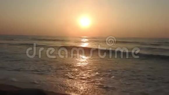 海上日出自然景观云海景观日出时的海洋自然自然景观日出从伊斯兰升起视频的预览图