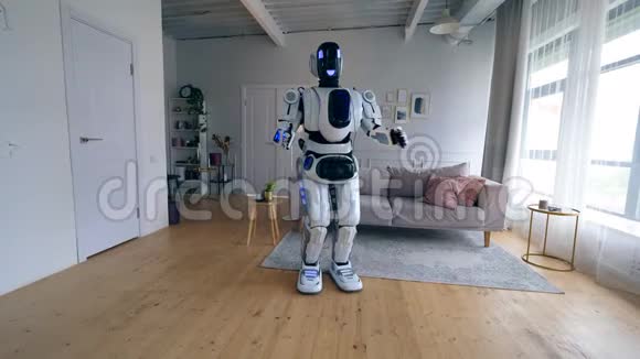现代机器人在房间里移动视频的预览图