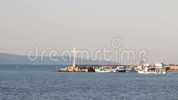 旅游船只涅塞巴尔港保加利亚视频的预览图