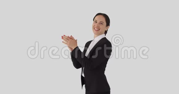 快乐的女商人为白色拍手视频的预览图