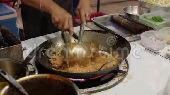 烹饪传统的亚洲垫泰视频的预览图