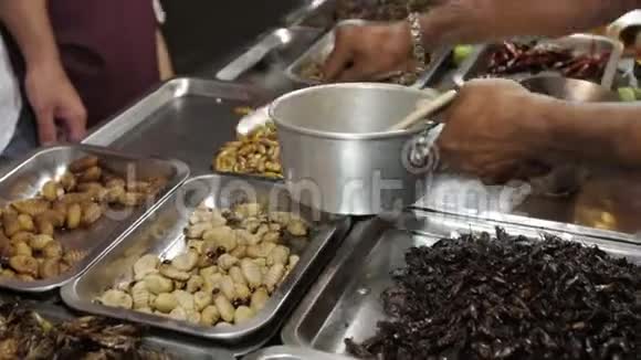 购买泰国传统昆虫食品视频的预览图
