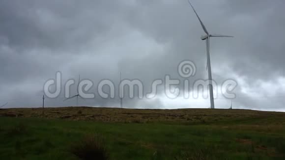 爱尔兰的风能涡轮机视频的预览图