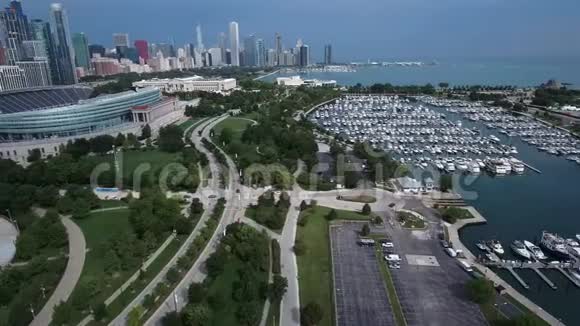 伊利诺伊州芝加哥密歇根湖的航空海岸线景观视频的预览图