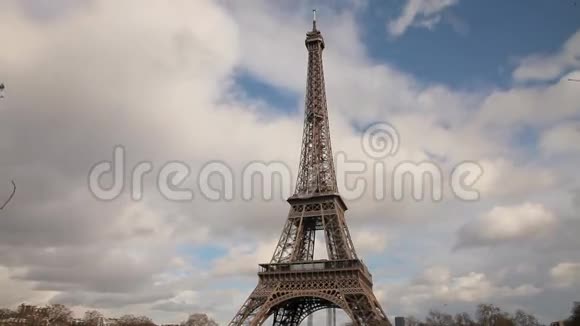 埃菲尔铁塔在巴黎的时间流逝视频的预览图