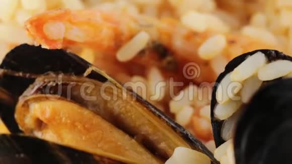 有海鲜的米饭视频的预览图