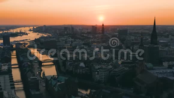 日落前的汉堡城市景观视频的预览图