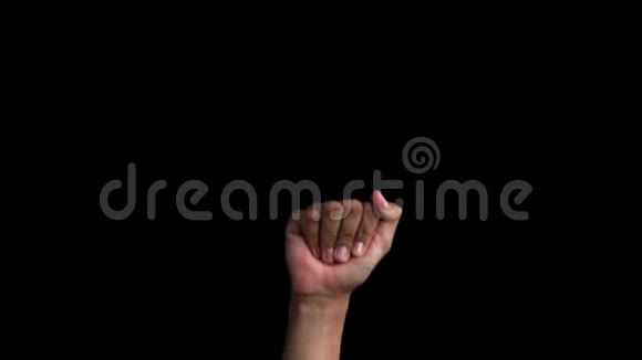 单个人的手上来并显示拇指向上的标志然后计数反向50隔离在黑色视频的预览图