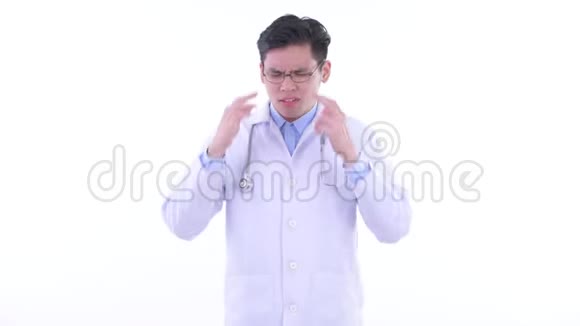 亚洲男青年医生头痛视频的预览图