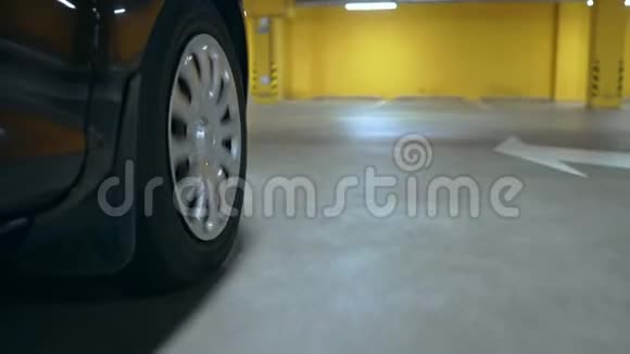 动车的前轮照相机安装在车轮附近视频的预览图