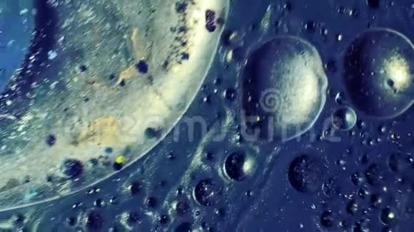 墨水流动星系行星蓝色油漆混合视频的预览图