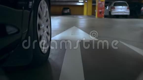 动车的前轮照相机安装在车轮附近视频的预览图