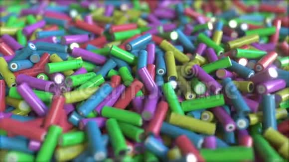 一大堆彩色锂离子电池用于便携式电子和电动电池组视频的预览图