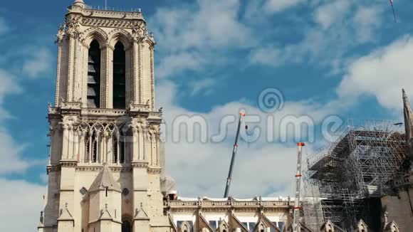 巴黎圣母院中世纪天主教大教堂大火后后景改造工作视频的预览图