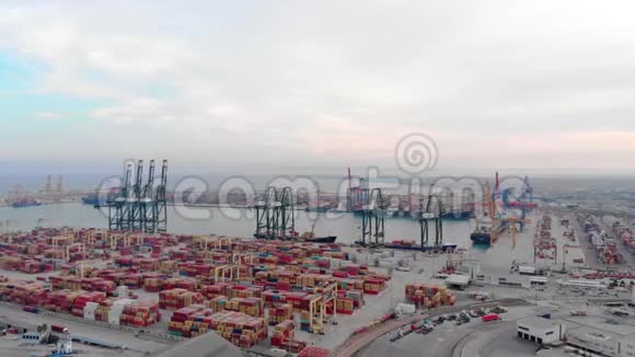 4克德隆的录像显示瓦伦西亚港口满是船只视频的预览图