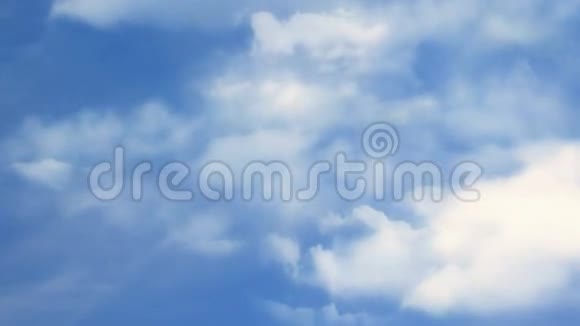 在天空中飞翔视频的预览图