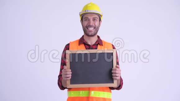 快乐留胡子的波斯人建筑工人拿着黑板看上去很惊讶视频的预览图