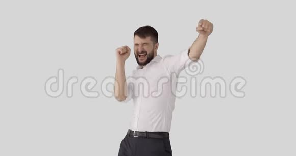 疯狂的商人竖起大拇指跳舞视频的预览图