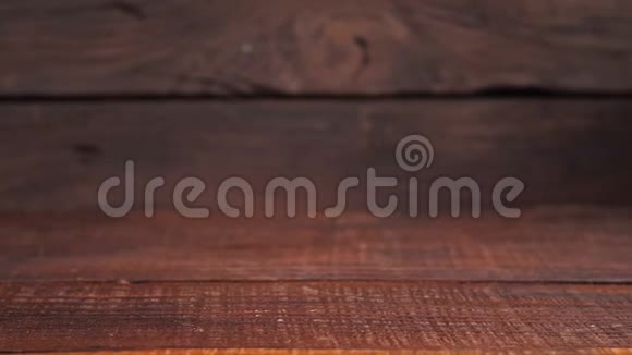木质纹理老式背景木制墙壁和桌子摄像机从右向左移动视频的预览图