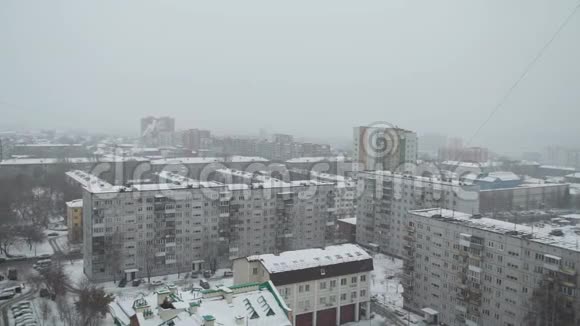 俄罗斯城市的深秋视频的预览图