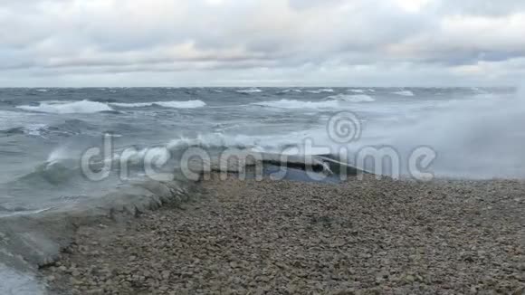风暴中的大海波视频的预览图