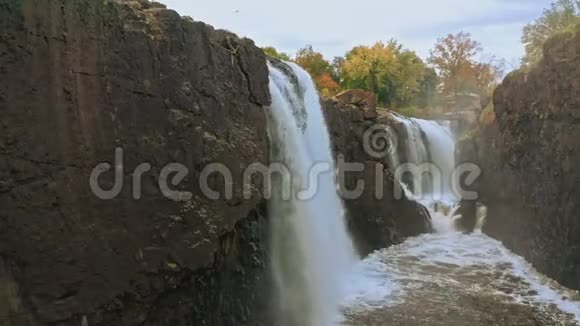 帕塞克河大瀑布视频的预览图