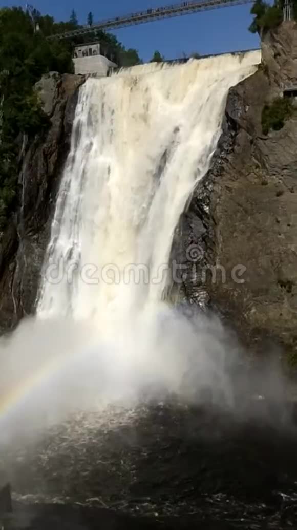 魁北克蒙莫林西瀑布的慢动作视频录像视频的预览图
