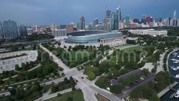 伊利诺伊州芝加哥密歇根湖的航空海岸线景观视频的预览图