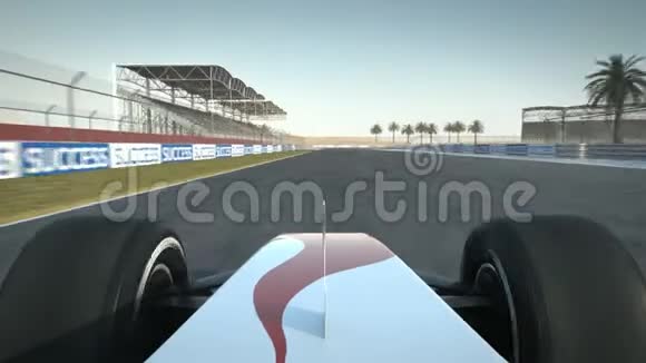 沙漠电路驱动器F1赛车POV视频的预览图