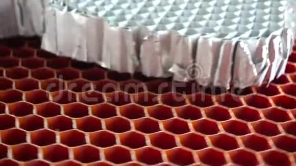 纤维树脂复合材料厂用铝蜜梳视频的预览图