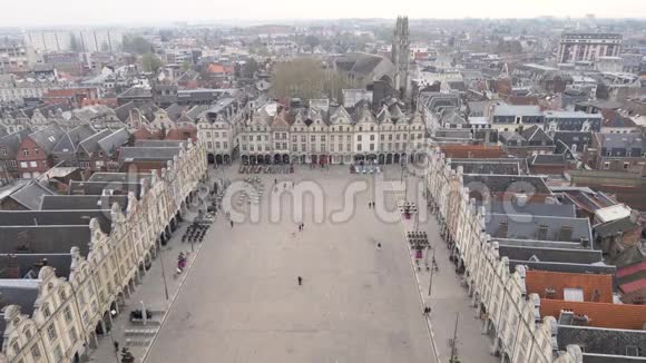 法国阿拉斯的大地方镇广场视频的预览图