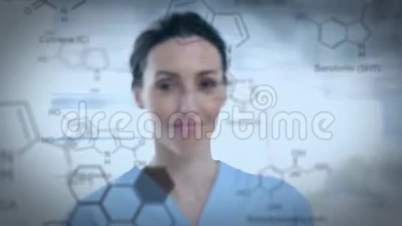 把女人和化学物质结合起来视频的预览图