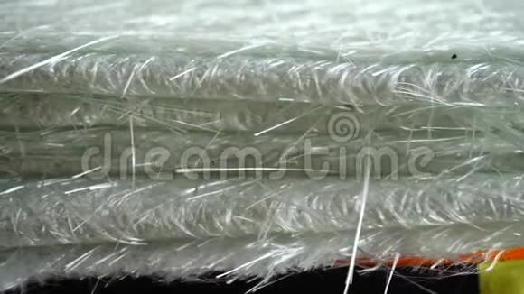 白色玻璃纤维复合材料原料背景视频的预览图