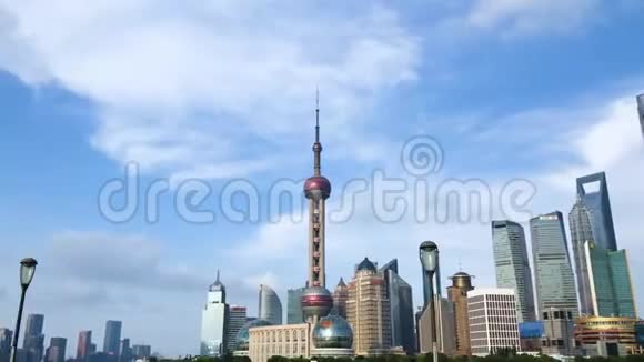 浦东东方明珠塔及金融中心超垂观上海大厦及住宅视频的预览图