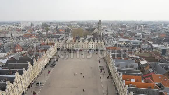 法国阿拉斯的大地方镇广场视频的预览图