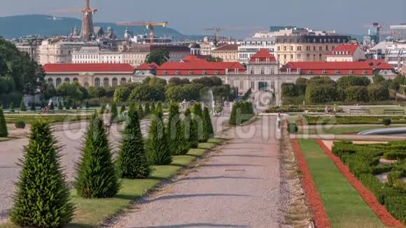 贝维德雷宫与美丽的花圃时间流逝维也纳奥地利视频的预览图