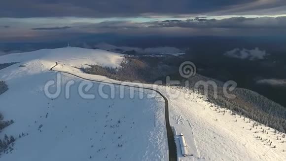 罗马尼亚的雪山之路视频的预览图