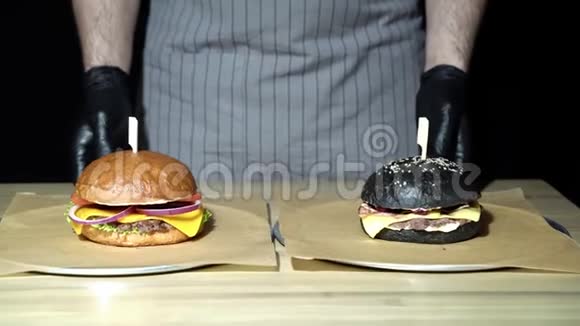 做汉堡盘子里有两个美味的汉堡包视频的预览图
