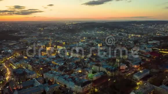 空中超脱时间流逝古城全景乌克兰利沃夫市视频的预览图