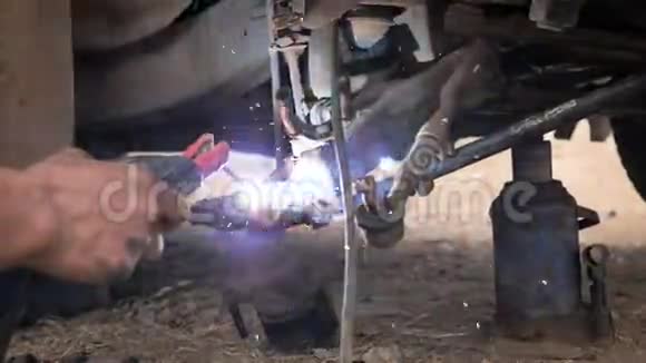 汽车前轮顺齿臂修理机械焊接手视频的预览图