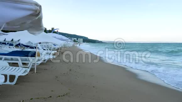 冬天的海滩视频的预览图
