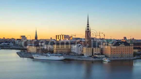 斯德哥尔摩Gamla斯坦天际线在瑞典的昼夜时光时光流逝视频的预览图
