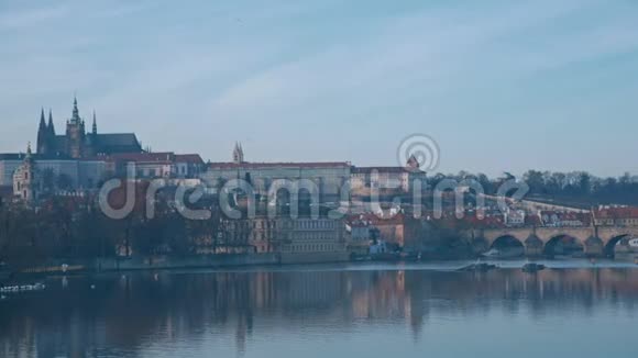 布拉格景观和河景景观旅游旅游欧洲概念拍摄于雷德4k10位颜色视频的预览图