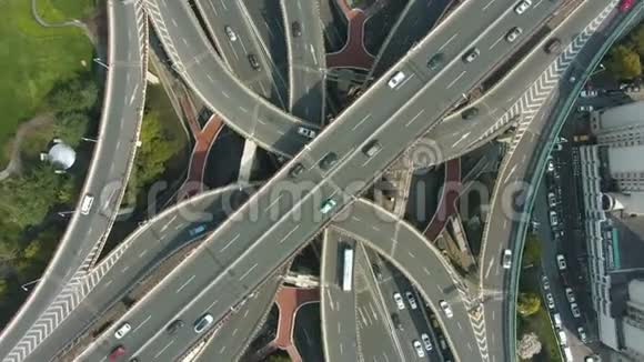 严高架道路上海城中国高空俯视图视频的预览图